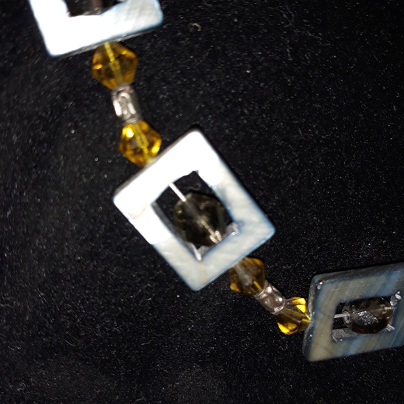 Genuine MoP Hand crafted necklace and earrings set - Picture 5 of 15